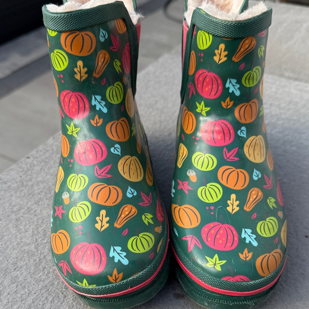 Adorable lined rain boots